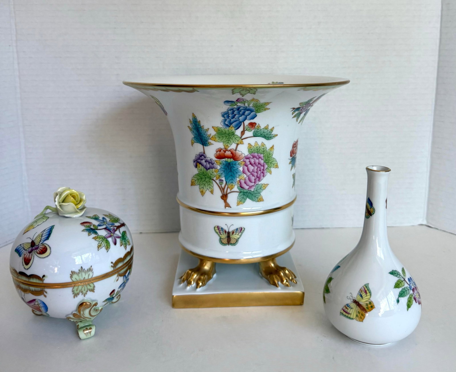 Herend Queen Victoria Hand-Painted Butterfly and Floral Porcelain Bud Vase - 9