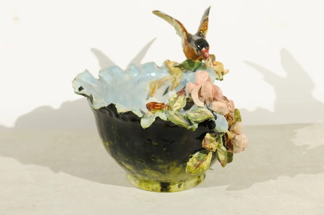 19th Century French Barbotine Covered Bowl with Bird and Bird Nest Décor - 10