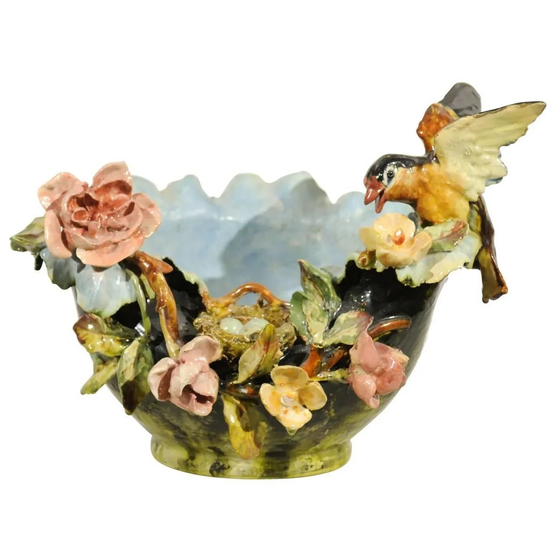 19th Century French Barbotine Covered Bowl with Bird and Bird Nest Décor - 11