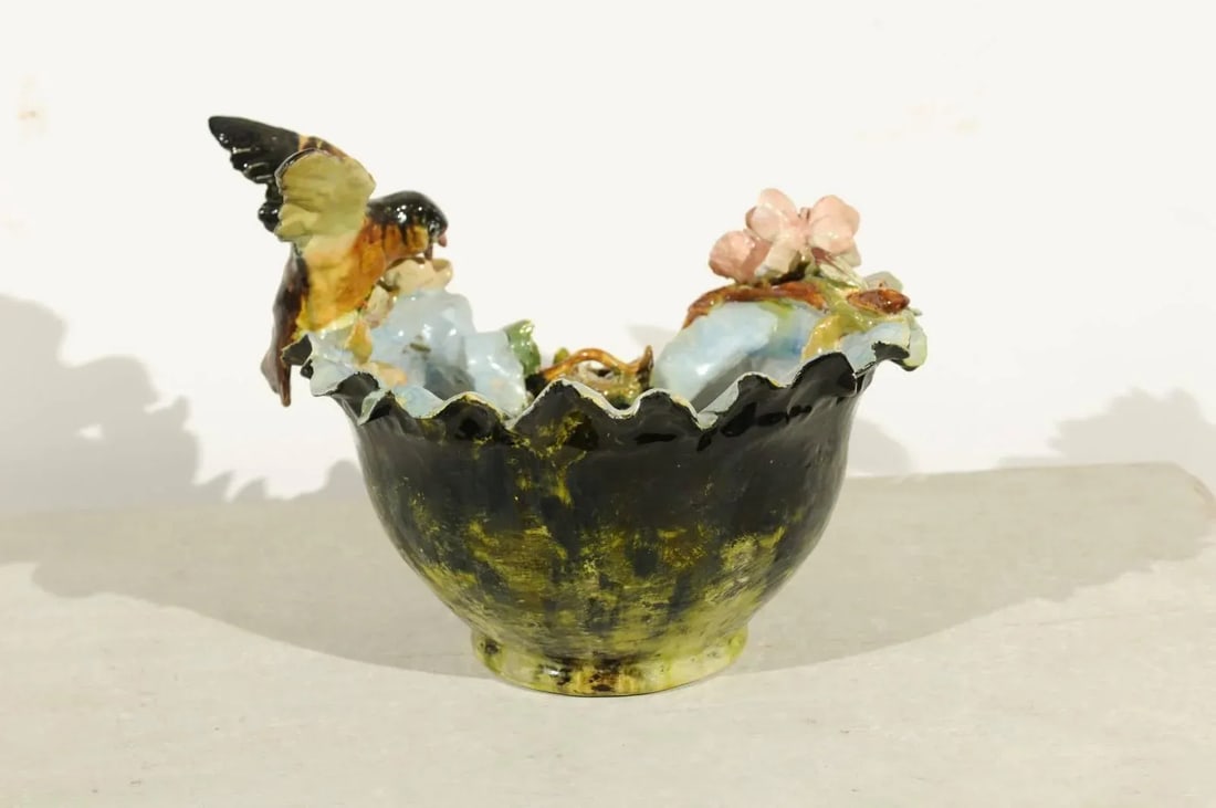 19th Century French Barbotine Covered Bowl with Bird and Bird Nest Décor - 2