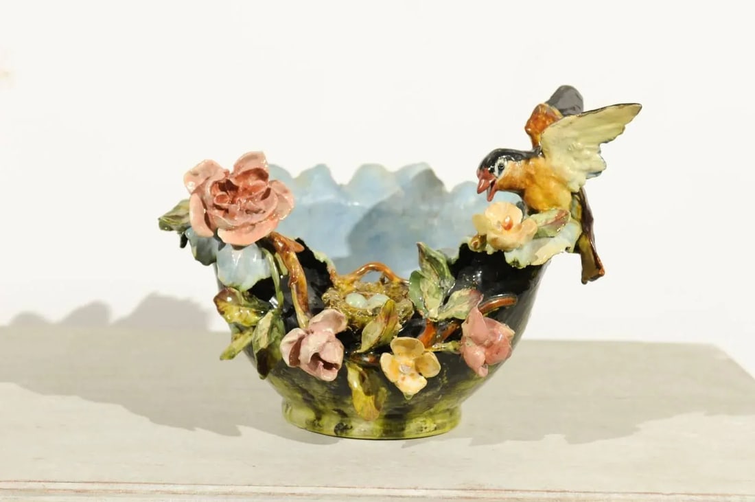 19th Century French Barbotine Covered Bowl with Bird and Bird Nest Décor - 6