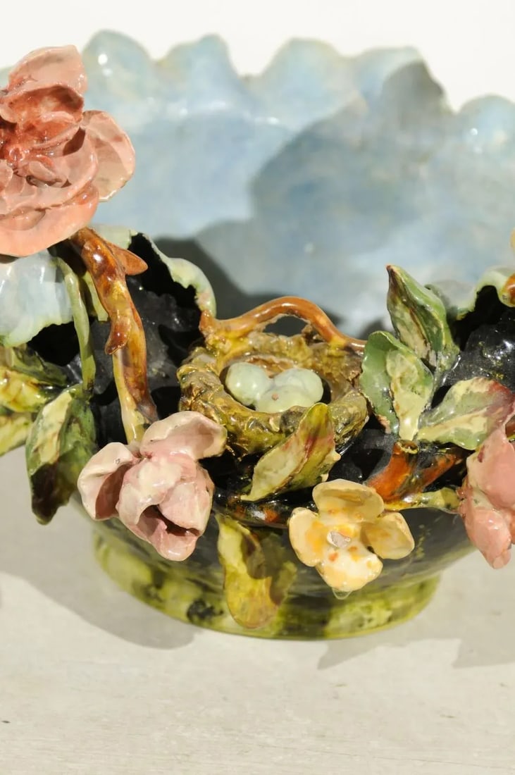19th Century French Barbotine Covered Bowl with Bird and Bird Nest Décor - 9