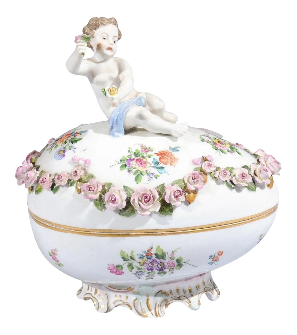 French Sèvres 19th Century Porcelain Egg with Putto and Garland of Pink Roses: A French Sèvres Manufacture porcelain egg from the 19th century, with putto and floral hand painted décor. Born in France during the 19th century, this exquisite decorative egg features an
