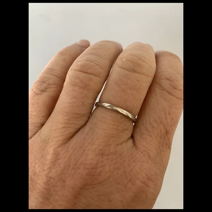 1920s Platinum Art Deco Engraved Wedding Band, Size 7 - 2
