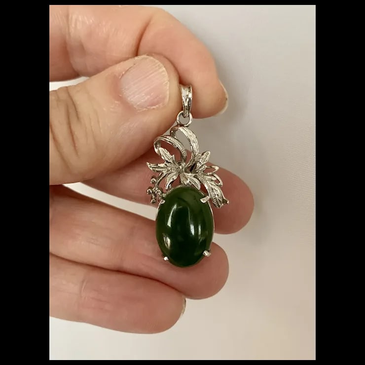 1950s 18k White Gold Jade Pendant - 2
