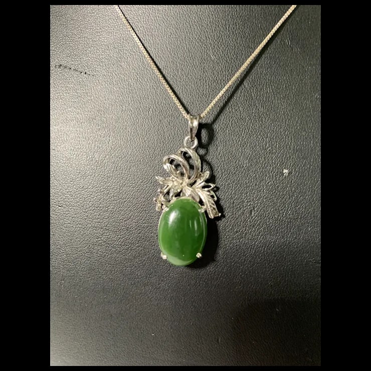 1950s 18k White Gold Jade Pendant - 7