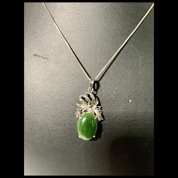 1950s 18k White Gold Jade Pendant - 8