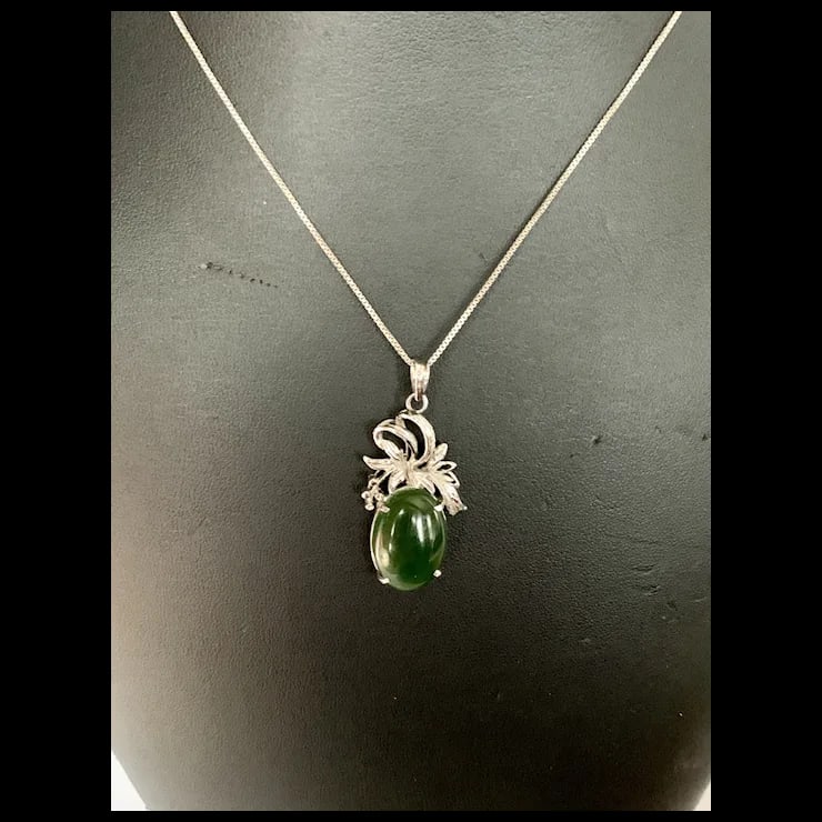 1950s 18k White Gold Jade Pendant - 9