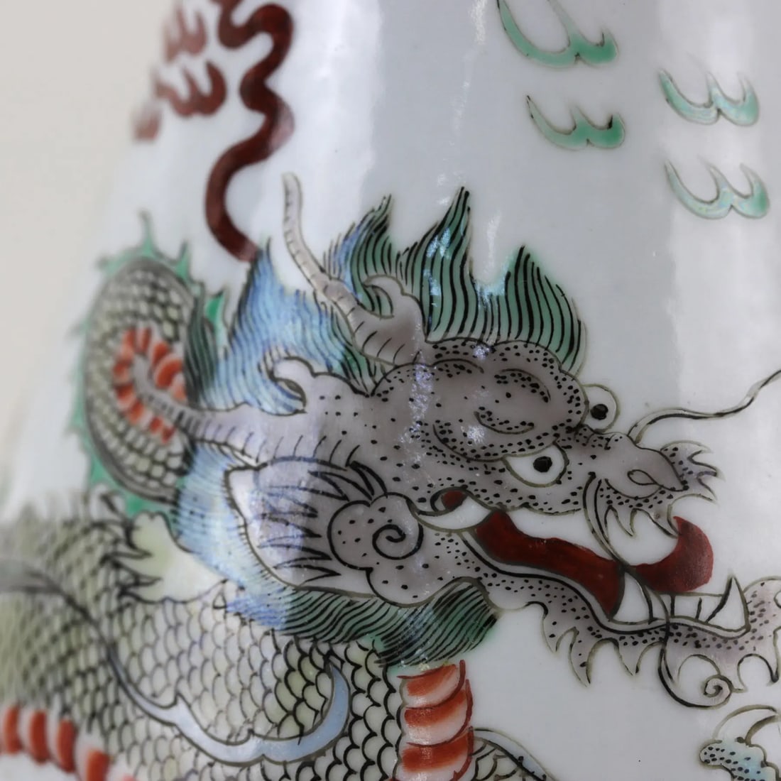 Pair of Famille-Rose "˜Cloud and Dragon' Double Gourd Vasesï¼ŒJingdezhen Kiln, - 8
