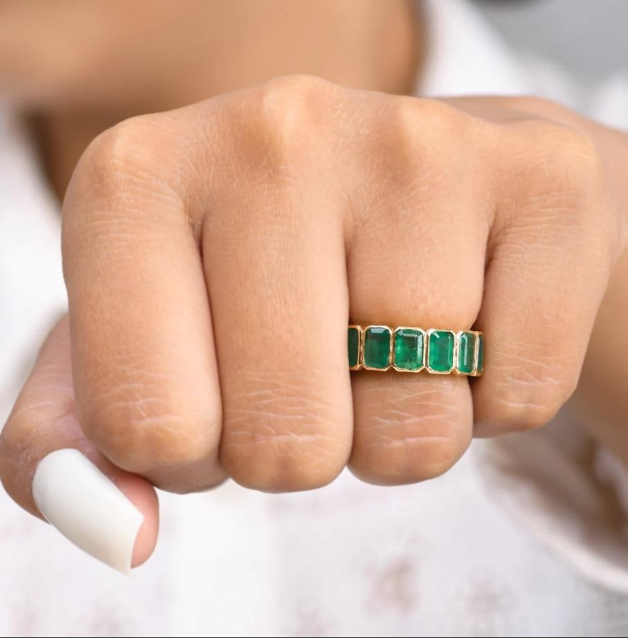Natural 6.31 cts Zambian emerald band ring in 18k gold - 17