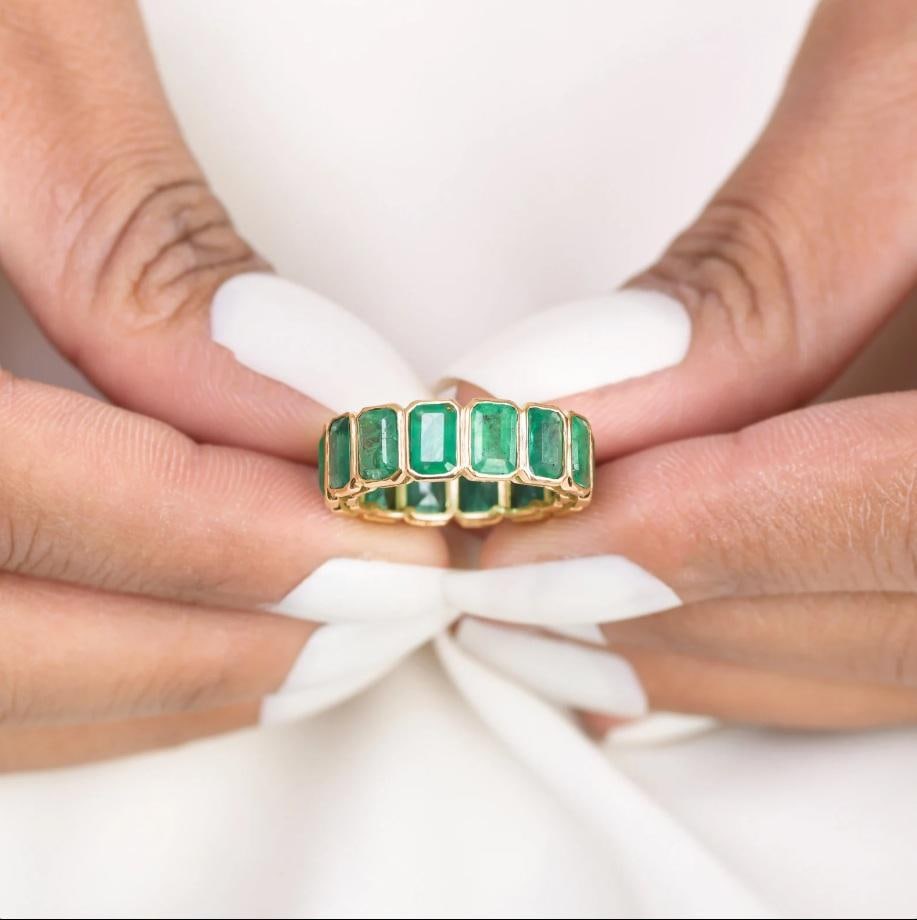 Natural 6.31 cts Zambian emerald band ring in 18k gold - 8
