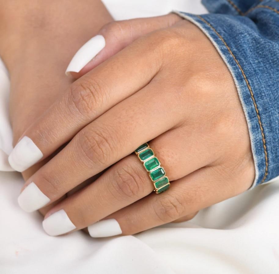 Natural 6.31 cts Zambian emerald band ring in 18k gold - 9