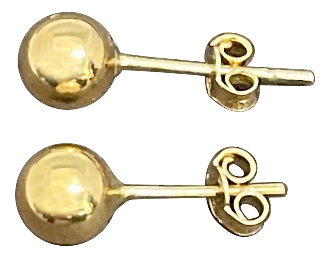Round Ball Plain Gold Stud Post Earrings 14 Karat Yellow Gold: Round Ball Stud Post Earrings 14 Karat Yellow Gold 7.0 MM Round Makes a good gift This exquisite pair of earrings are beautifully crafted with 14 karat Yellow gold . Weight of 14 K gold 0.6 gram