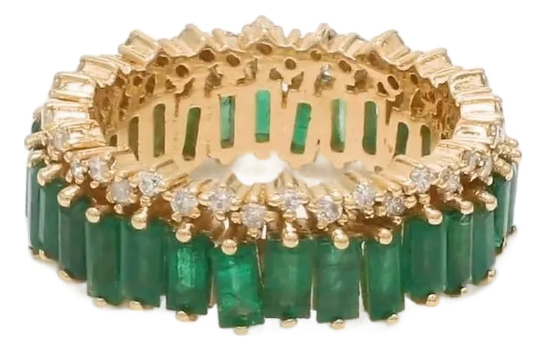 Natural 3.46 cts emerald & 0.33 cts diamond zig zag band ring in 18k gold: Emerald diamond baguette cut eternity band ring gold Natural emerald zig zag design ring gold Emerald diamond eternity band ring gold GEMSTONE DETAILS : âœ¦ Gemstone : Emerald â