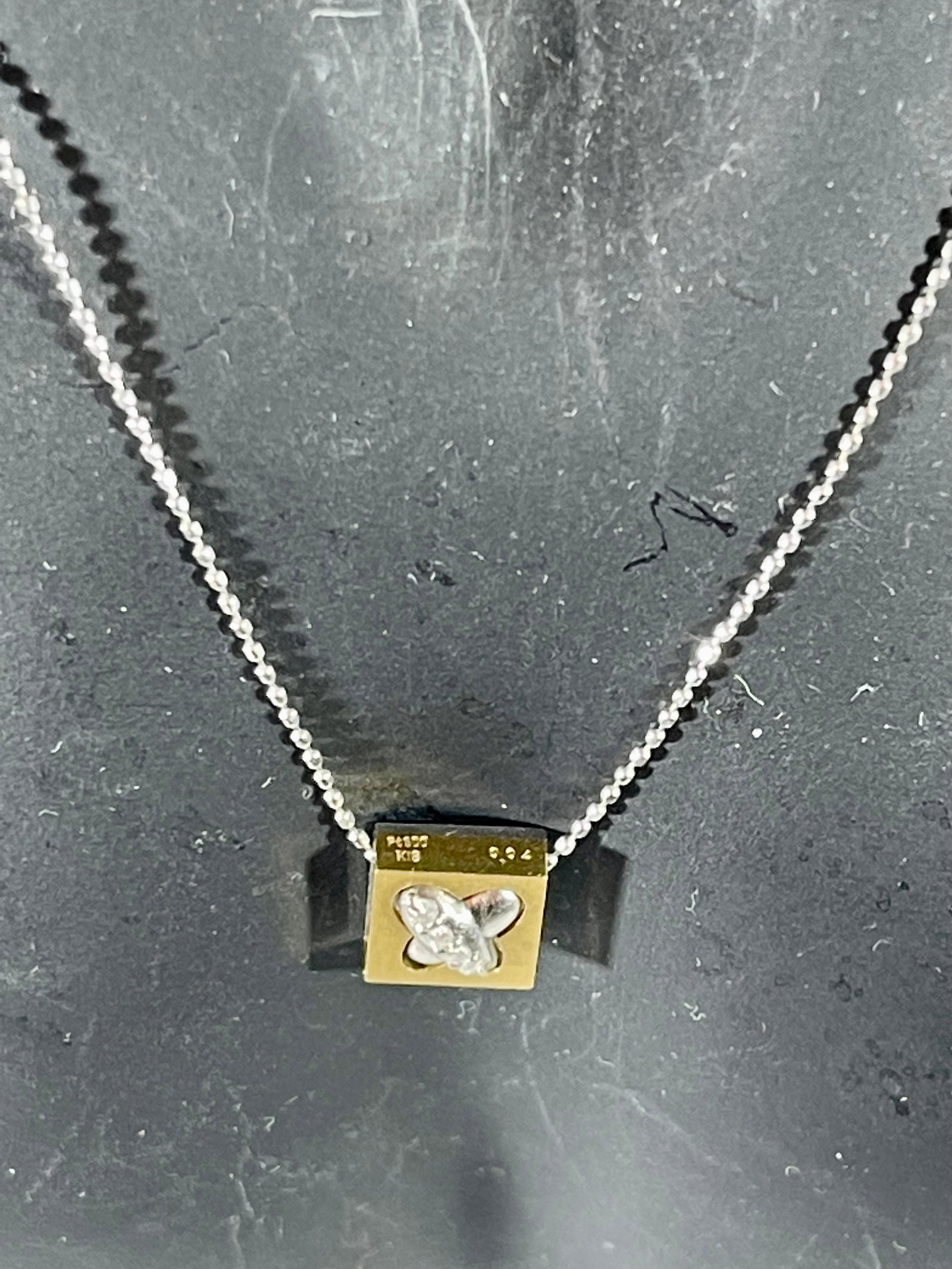 18 Karat Gold Pendant with White Diamond in White Platinum Chain - 10