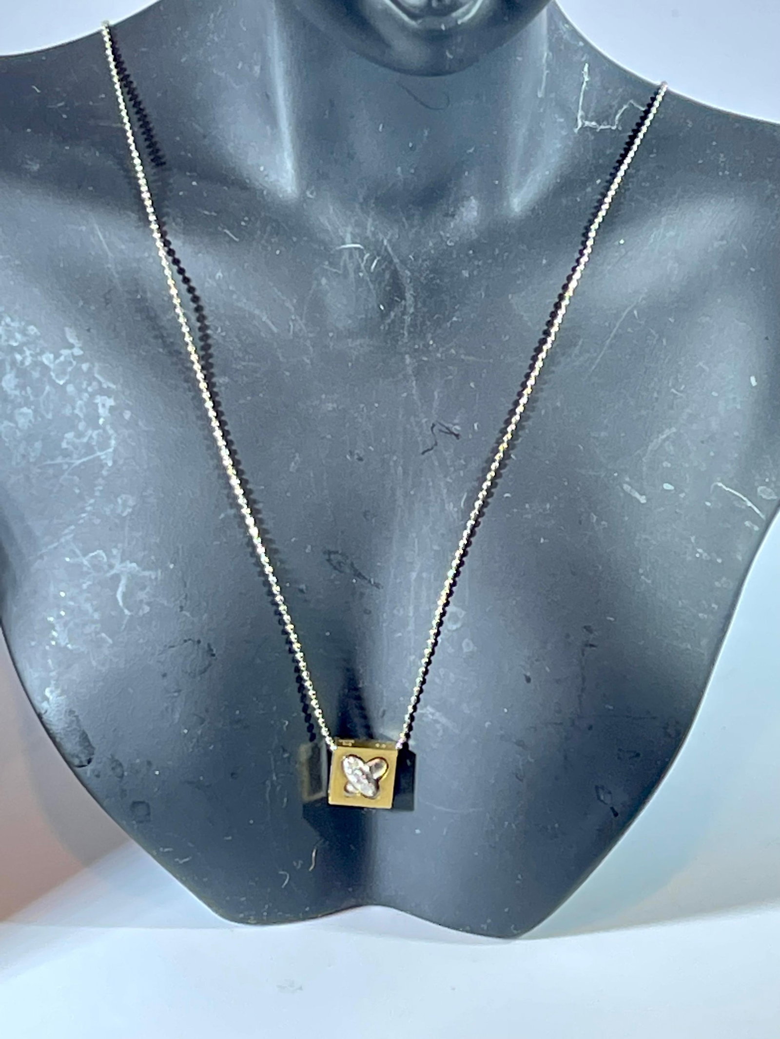 18 Karat Gold Pendant with White Diamond in White Platinum Chain - 2