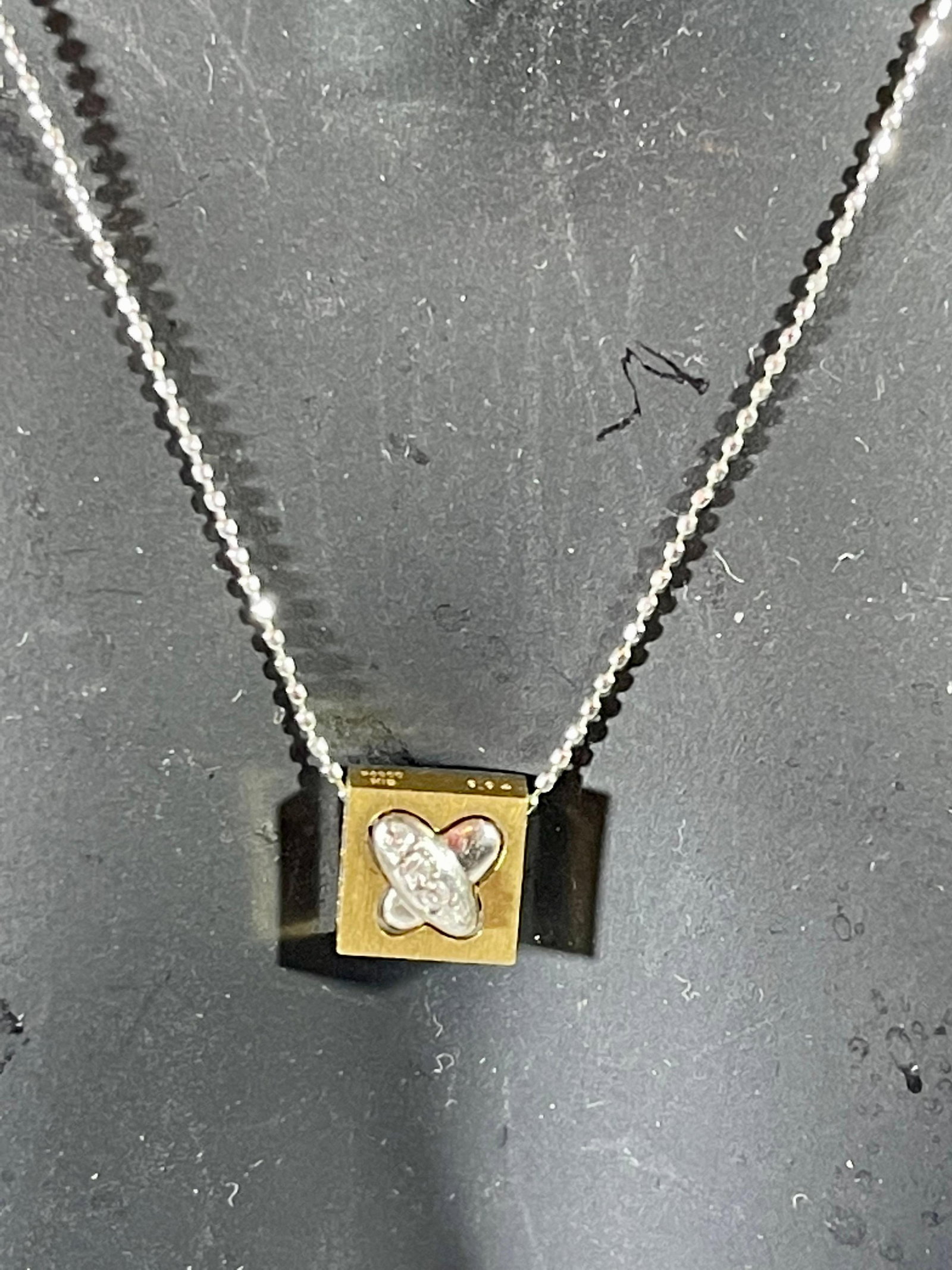 18 Karat Gold Pendant with White Diamond in White Platinum Chain - 5