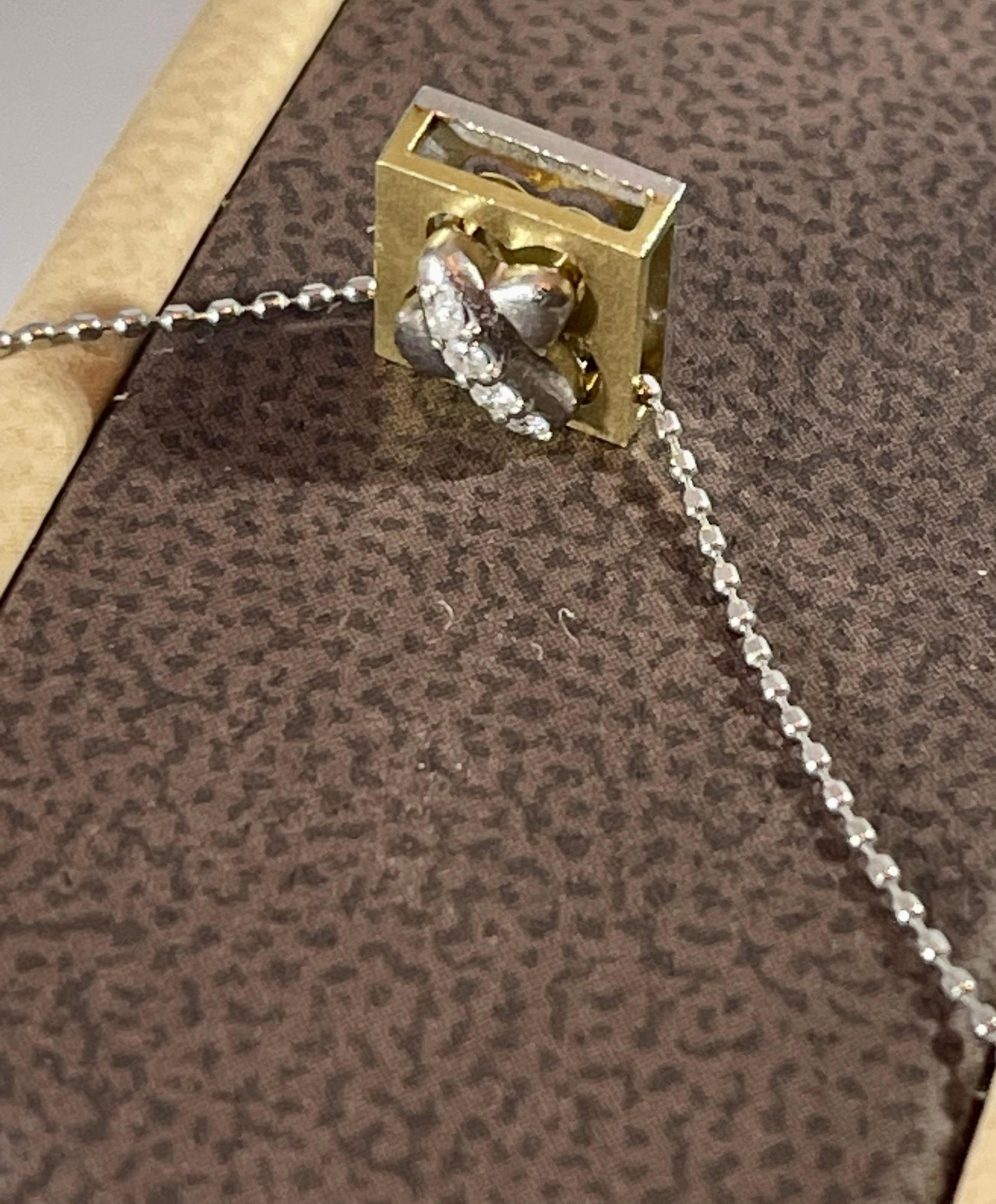 18 Karat Gold Pendant with White Diamond in White Platinum Chain - 9