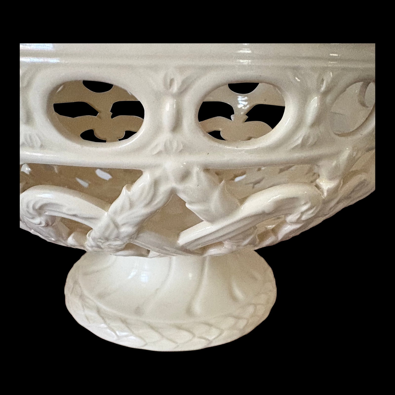Footed Orange Bowl & Lid Edme by Wedgwood, 20th Century - 2