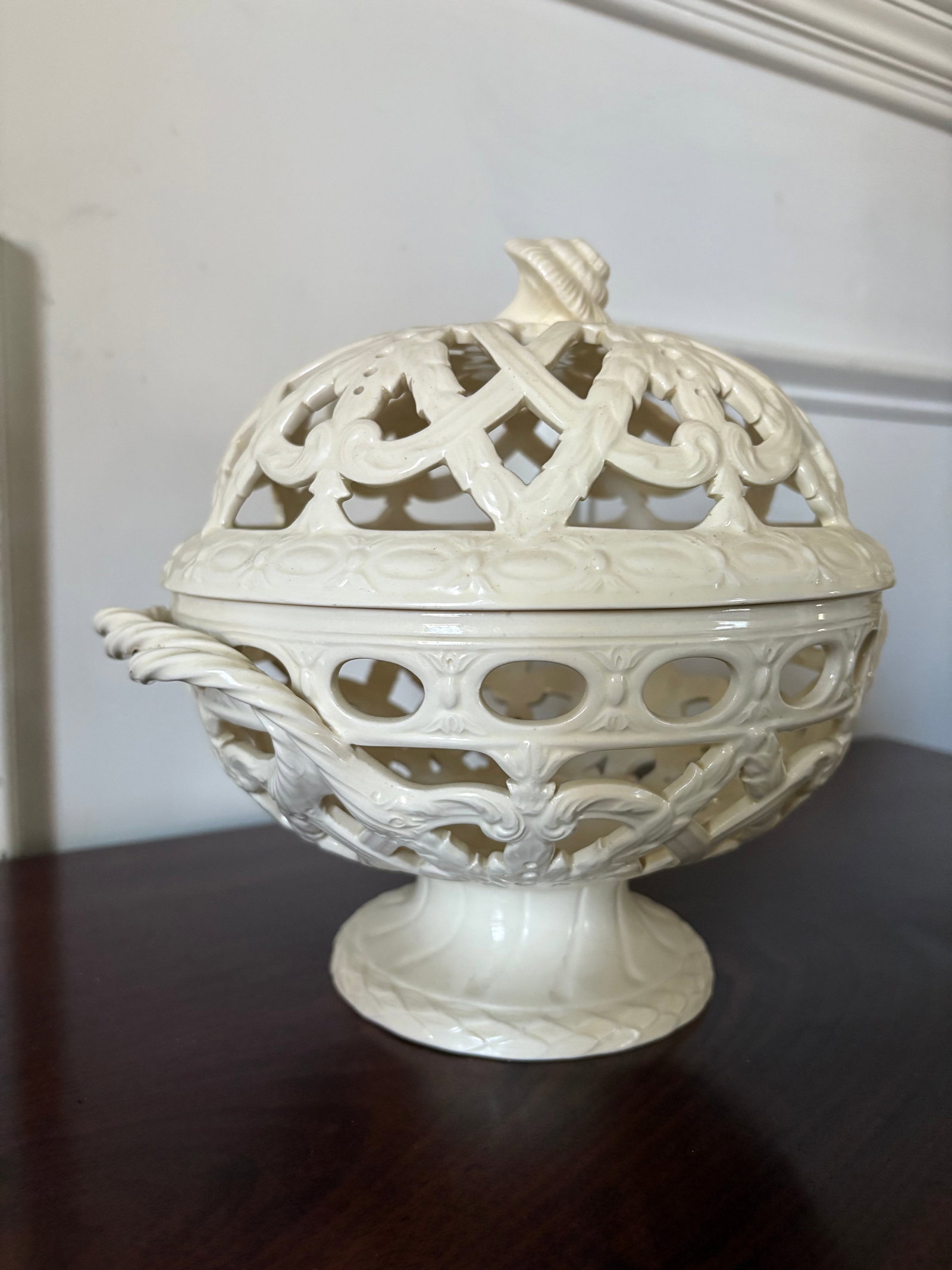 Footed Orange Bowl & Lid Edme by Wedgwood, 20th Century - 5