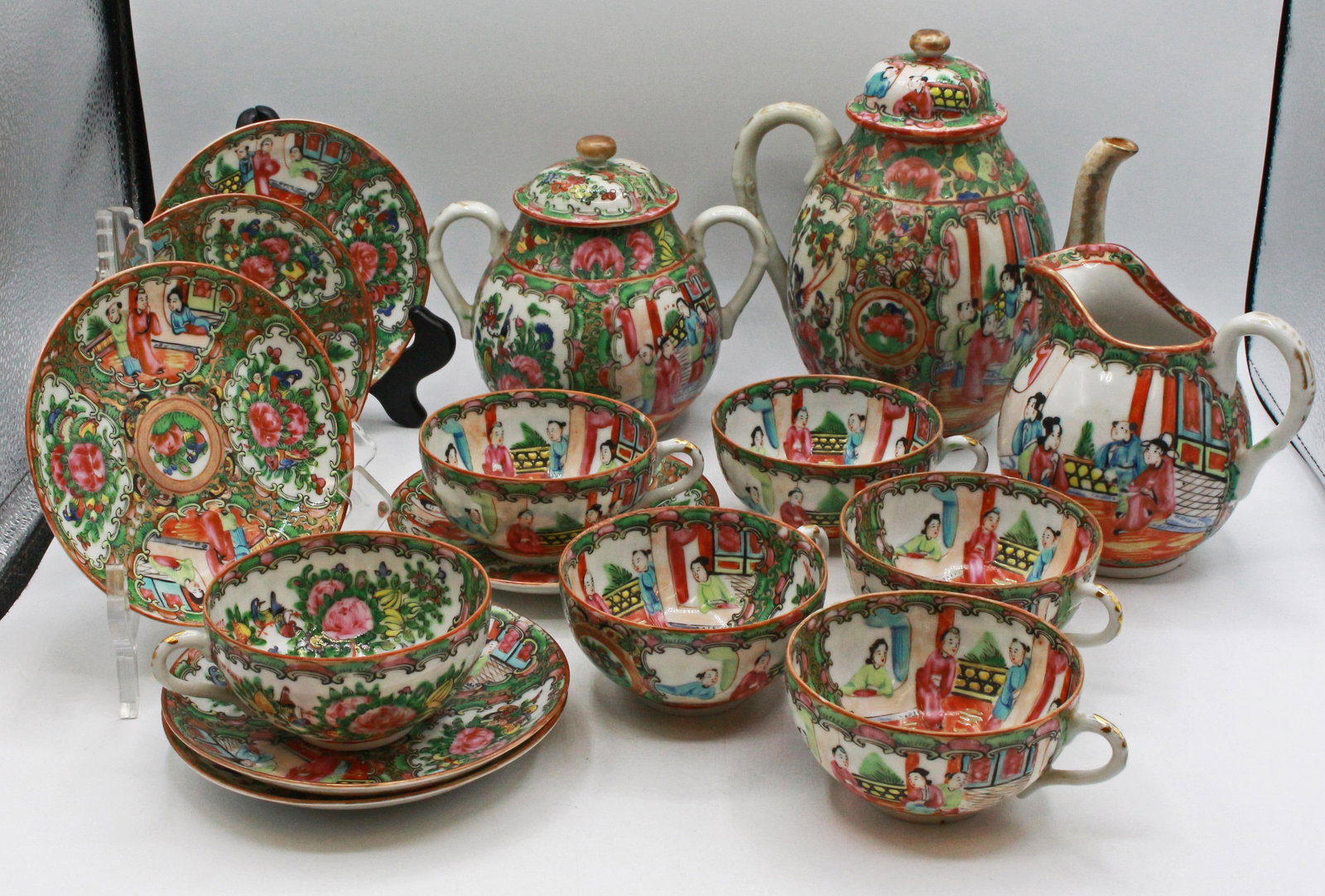 Circa 1891-1911 Chinese Export Rose Medallion Porcelain Tea Service - 3