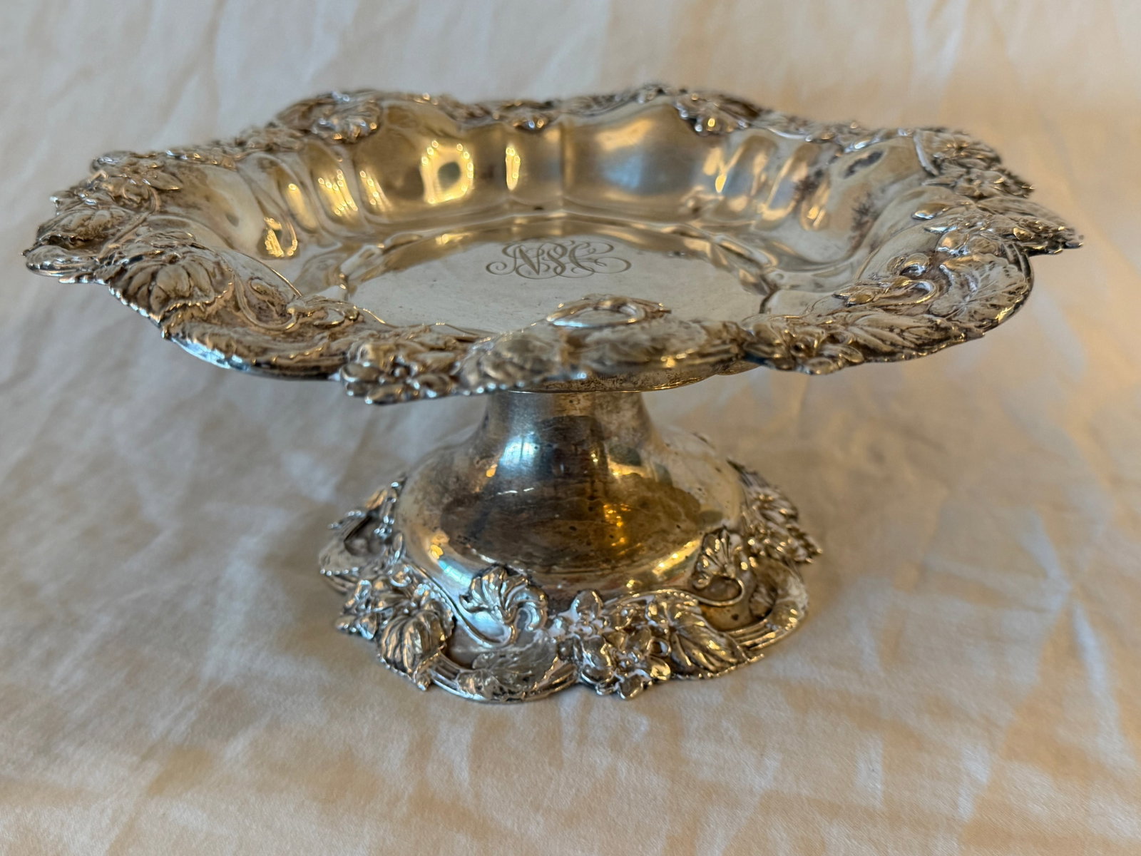 Antique Footed Sterling Silver Plate With Floral Design 570g - 3