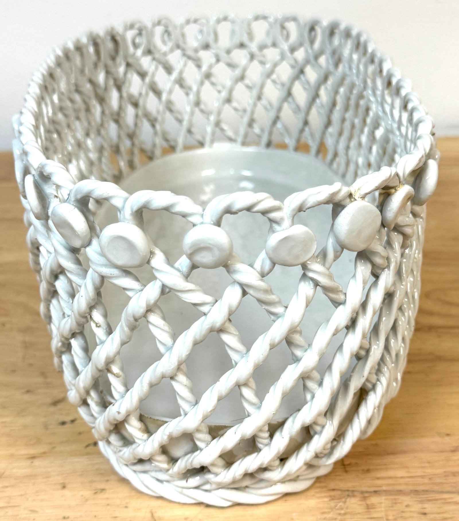 Italian Creamware, in White Rope-Twist Oval Centerpiece Basket, Mid-20th Century - 10