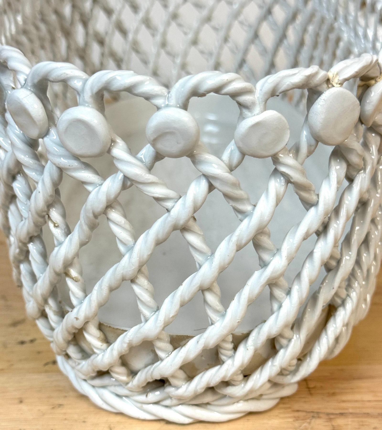 Italian Creamware, in White Rope-Twist Oval Centerpiece Basket, Mid-20th Century - 11
