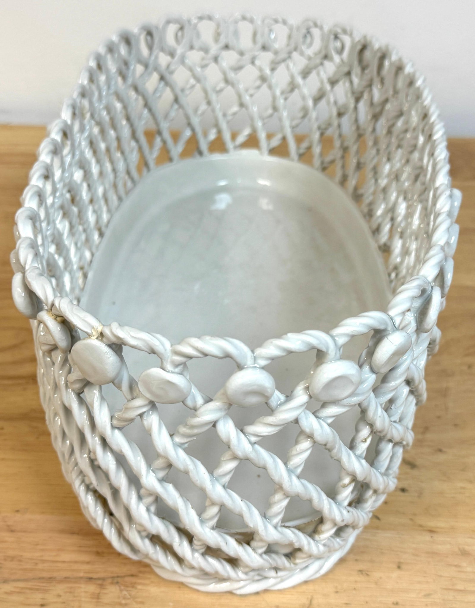 Italian Creamware, in White Rope-Twist Oval Centerpiece Basket, Mid-20th Century - 3