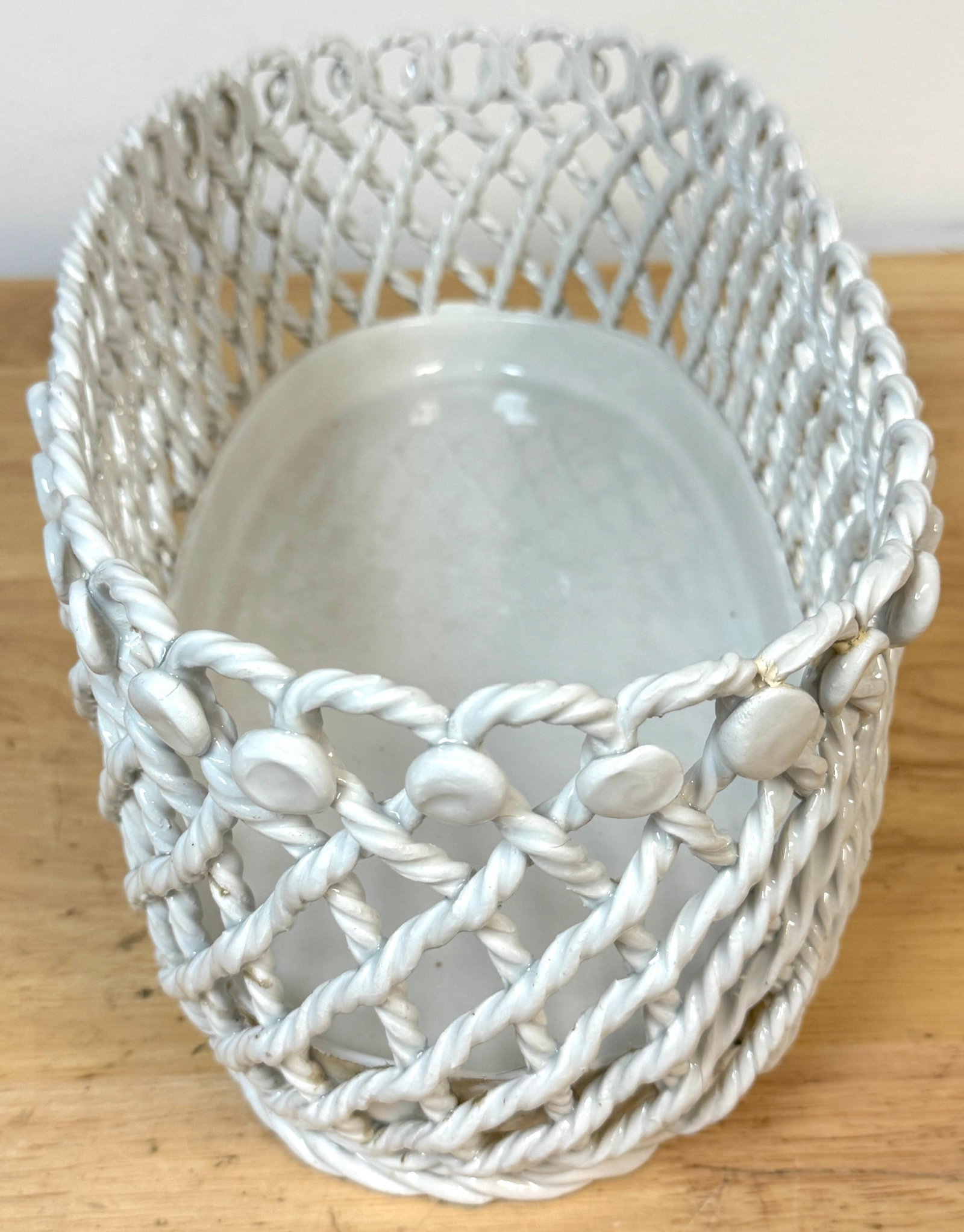 Italian Creamware, in White Rope-Twist Oval Centerpiece Basket, Mid-20th Century - 7