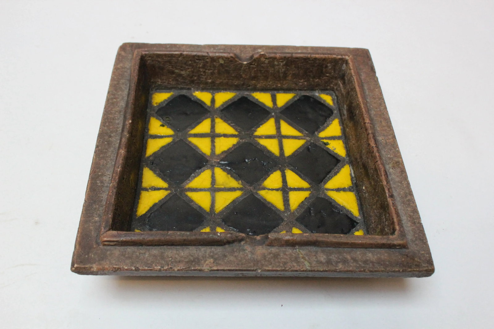 Italian Modern Ceramic Ashtray With Diamond Motif Designed by Aldo Londi for Bitossi - 13
