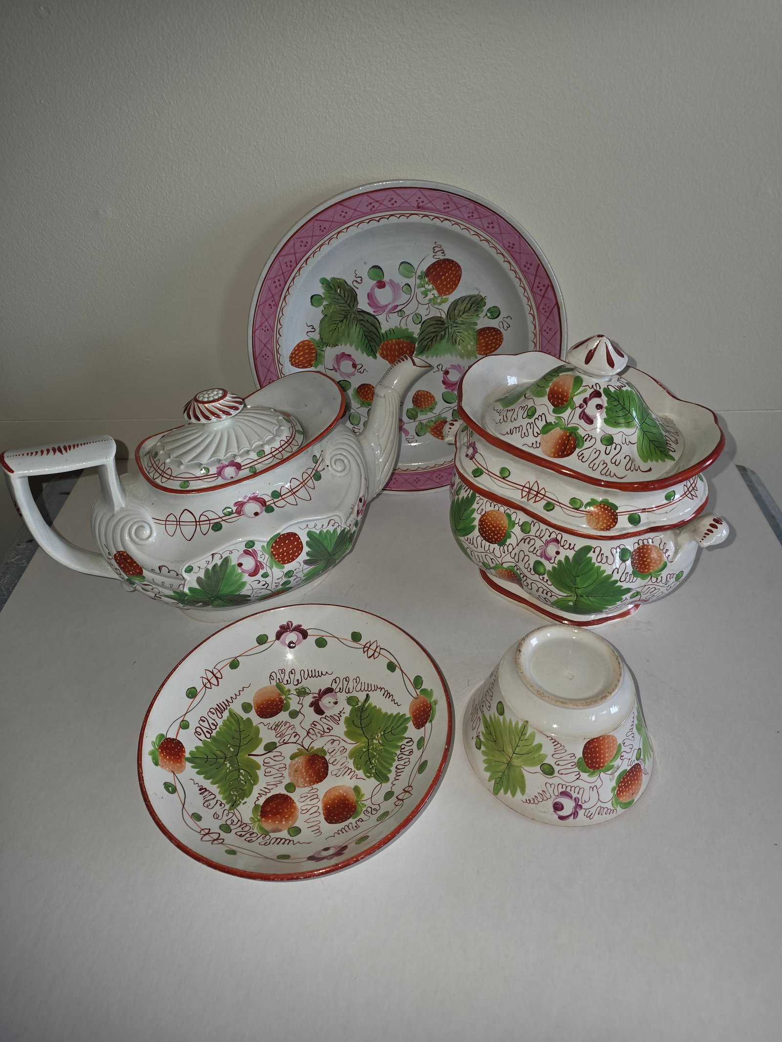 Group of English Pearlware Strawberry and Vine - 2