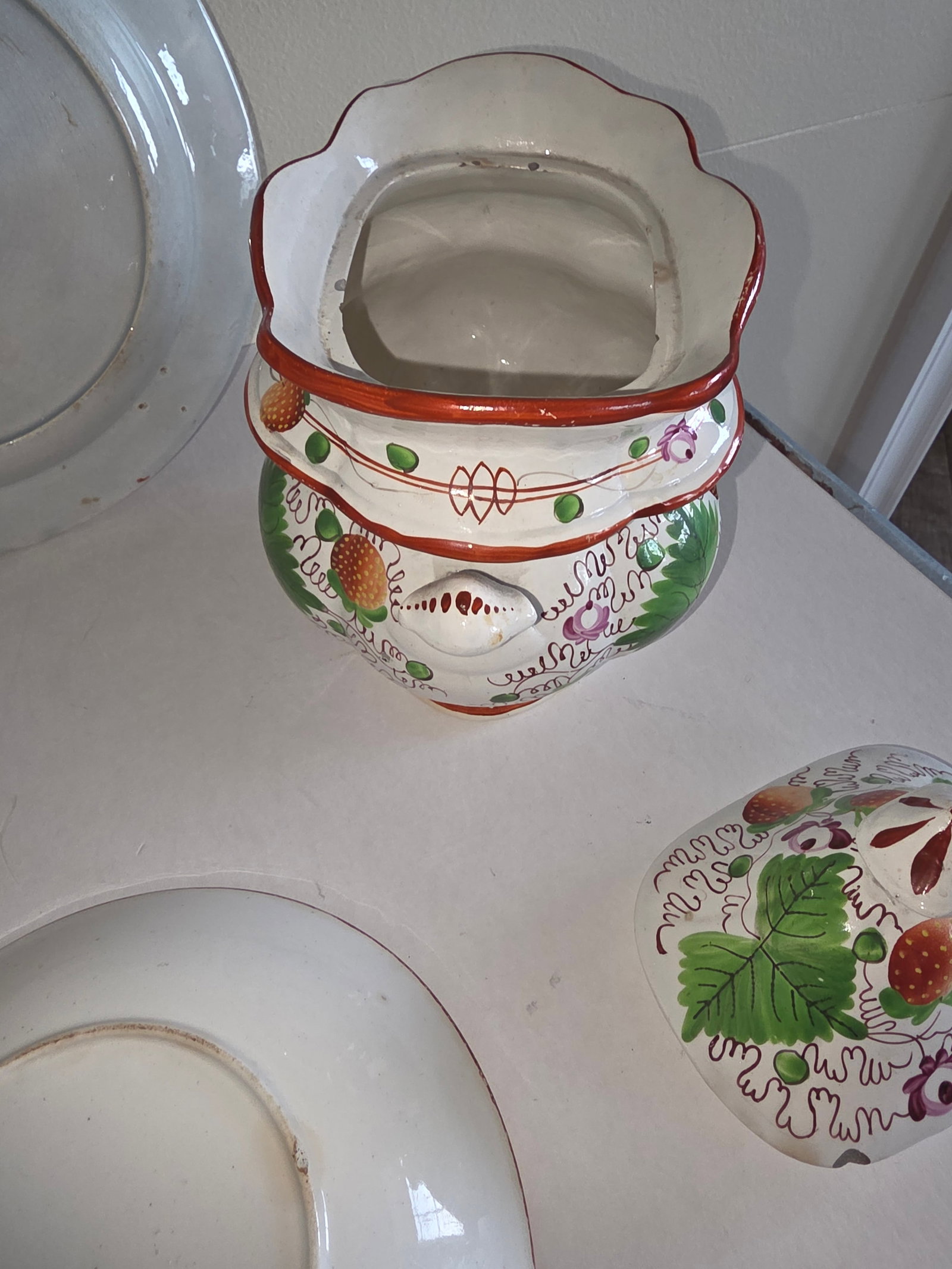 Group of English Pearlware Strawberry and Vine - 6