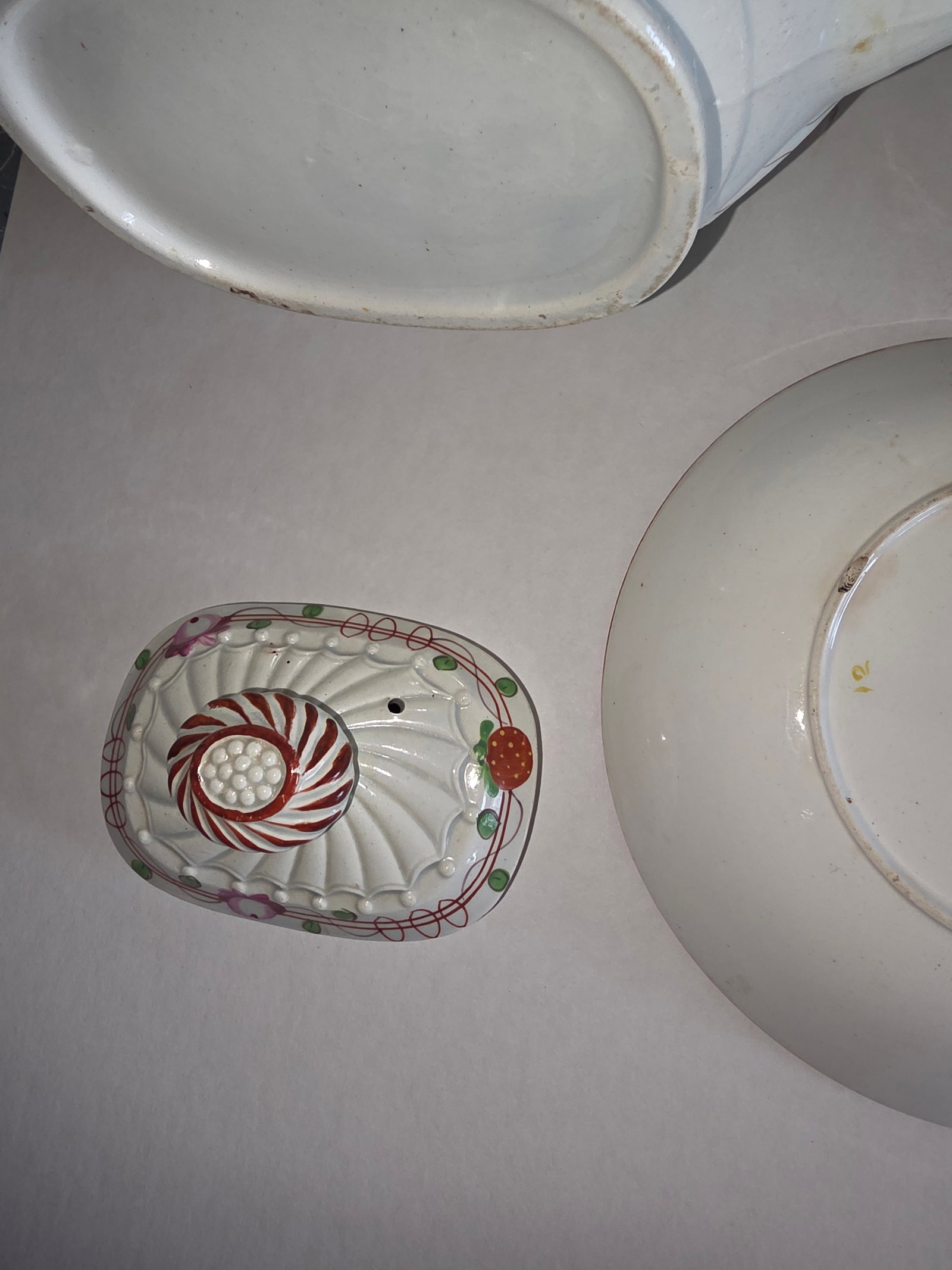 Group of English Pearlware Strawberry and Vine - 8