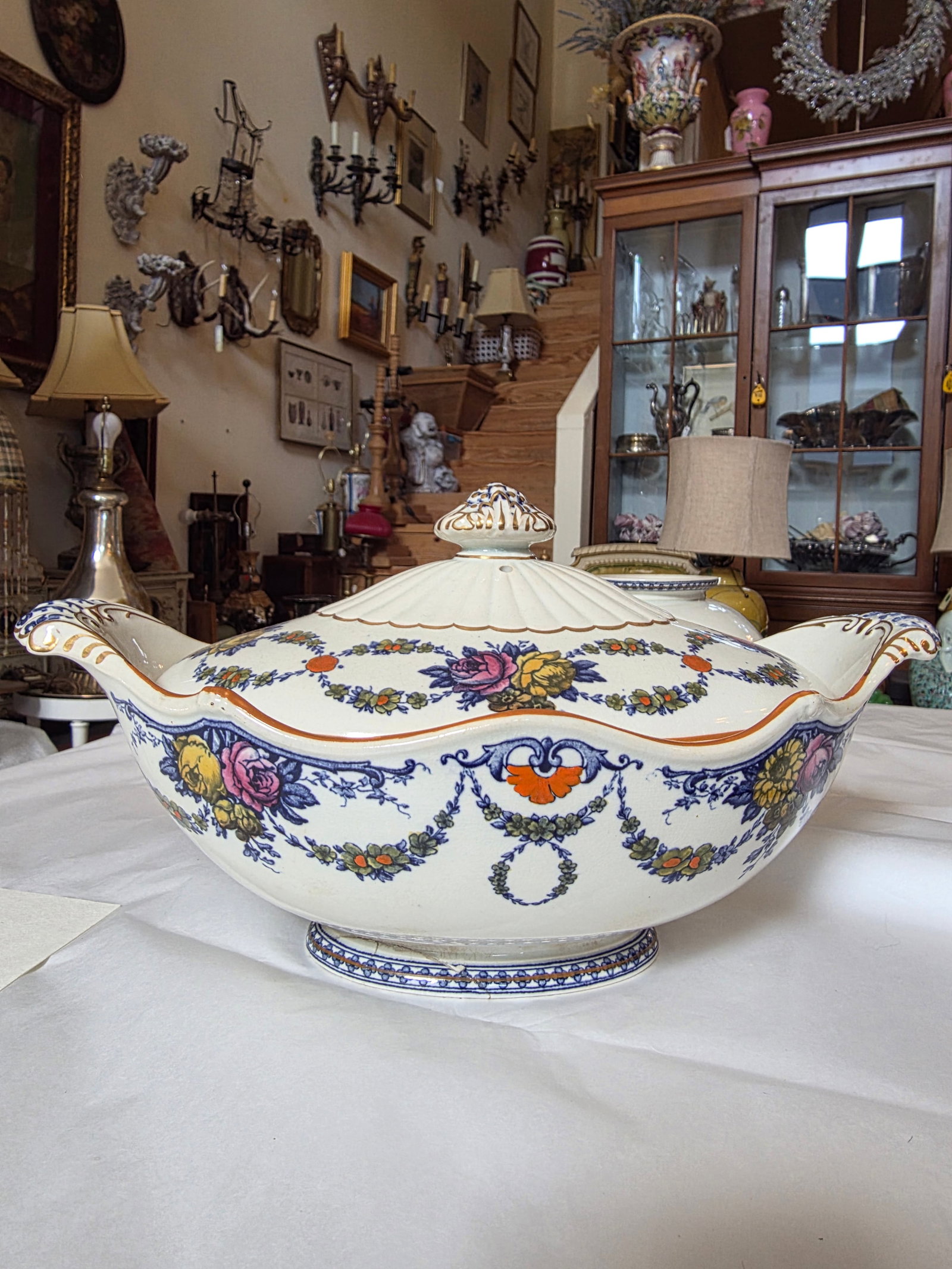 Pair of Wedgwood Tureens Grosvenor Pattern - 10