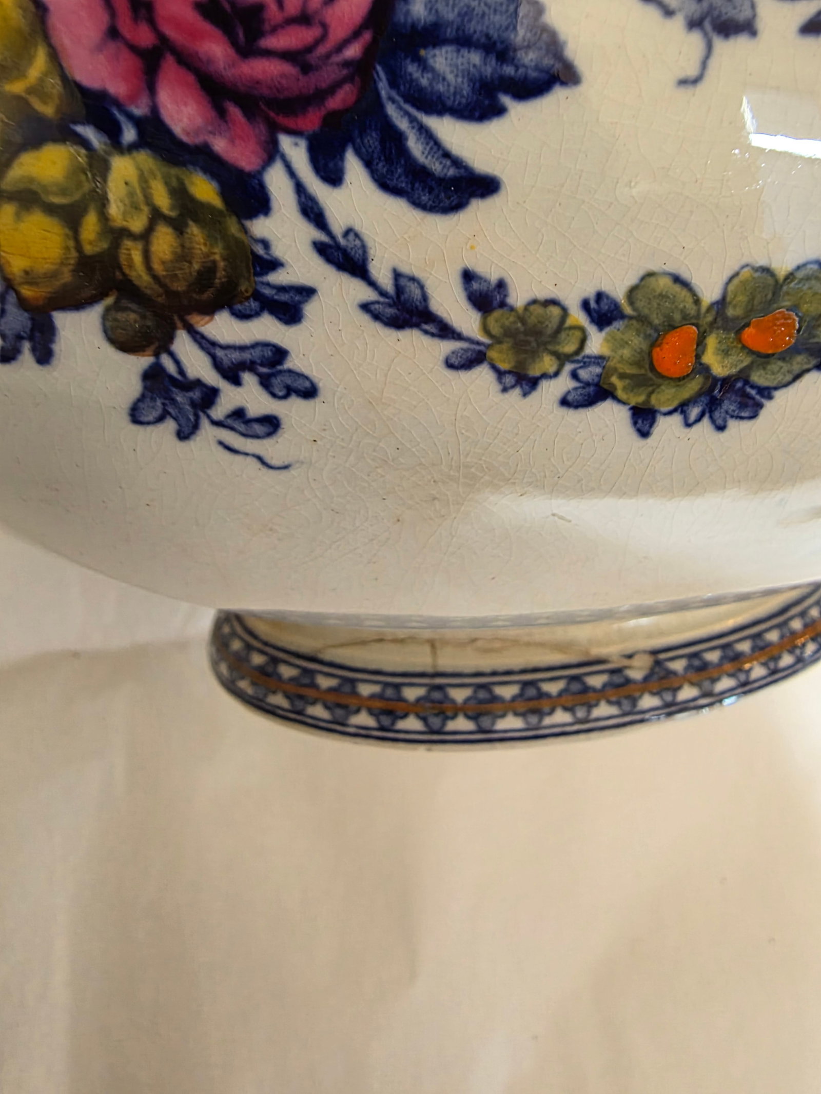 Pair of Wedgwood Tureens Grosvenor Pattern - 11