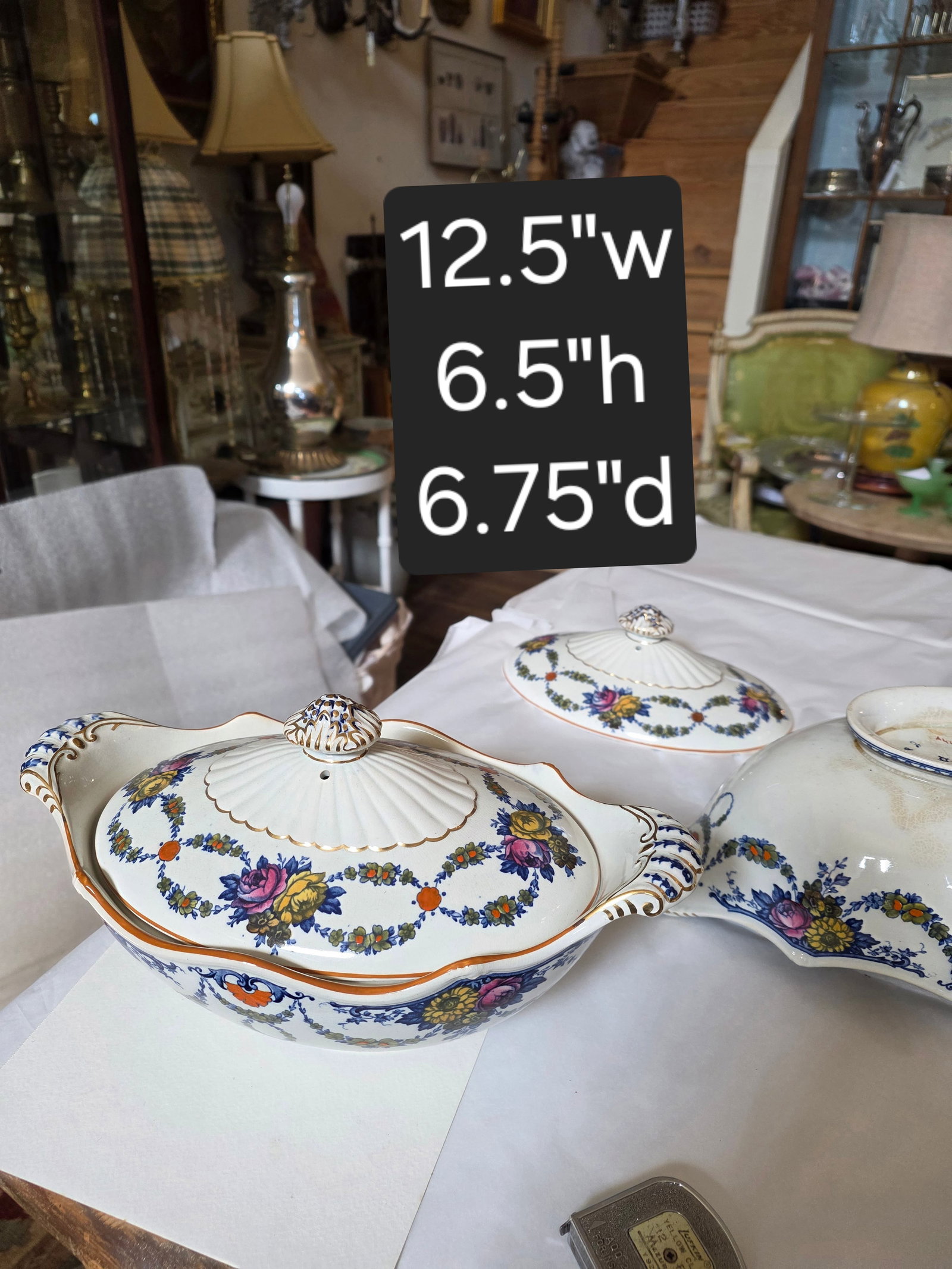 Pair of Wedgwood Tureens Grosvenor Pattern - 13