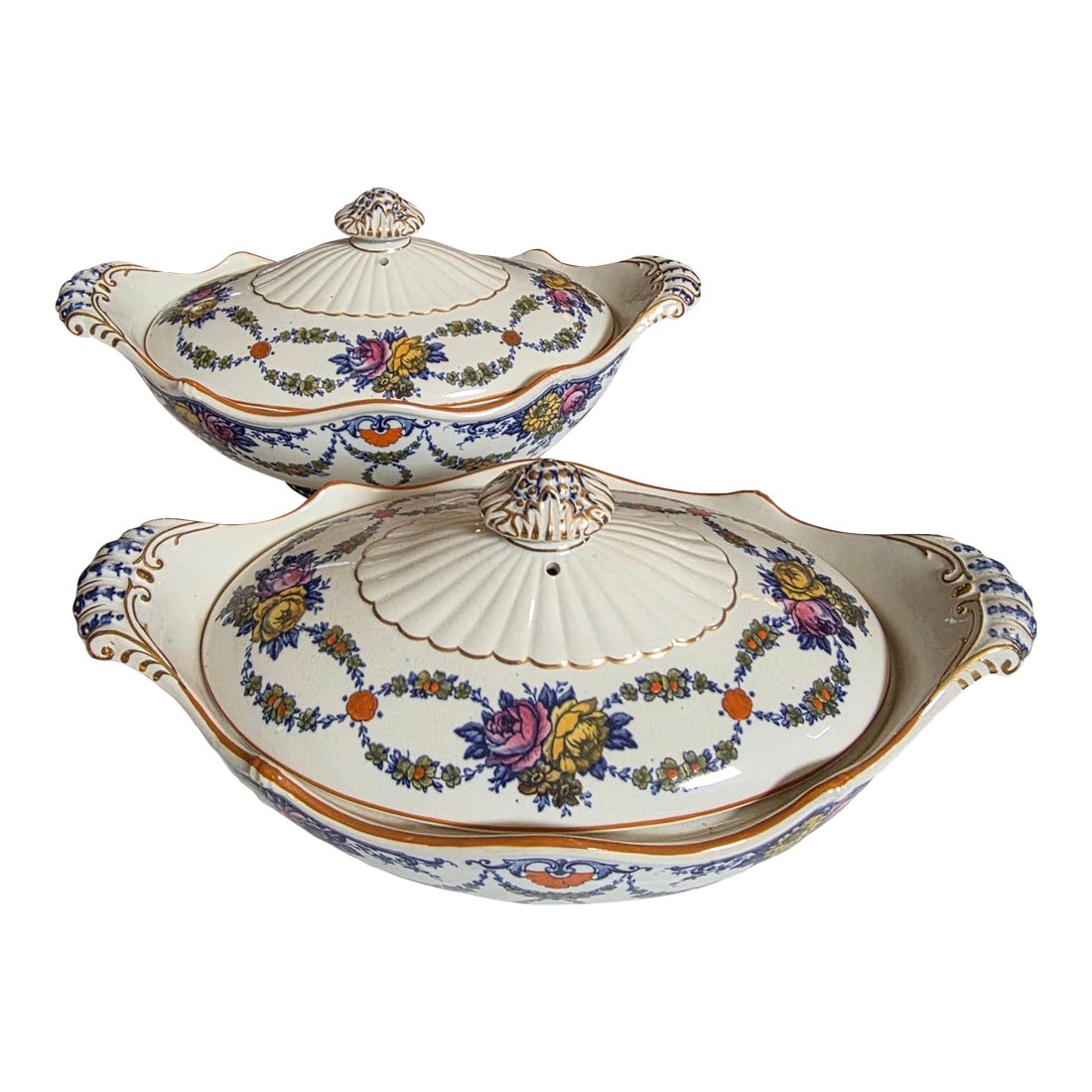 Pair of Wedgwood Tureens Grosvenor Pattern: Pair of antique English Wedgwood Tureens in the Grosvenor pattern. Condition: Alterations: Original Condition Unaltered Imperfections: Needs Restoration Condition Notes: These have stained and