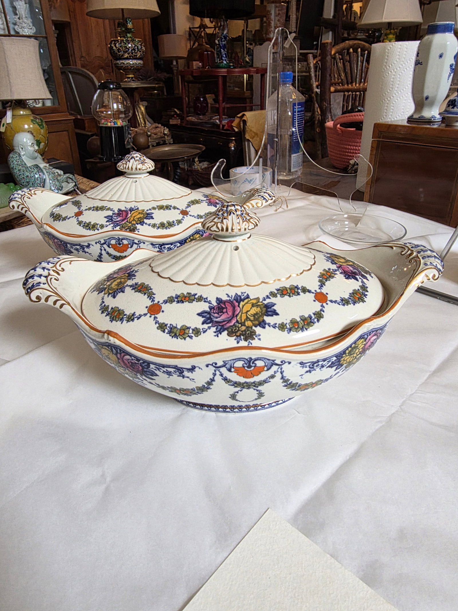 Pair of Wedgwood Tureens Grosvenor Pattern - 4