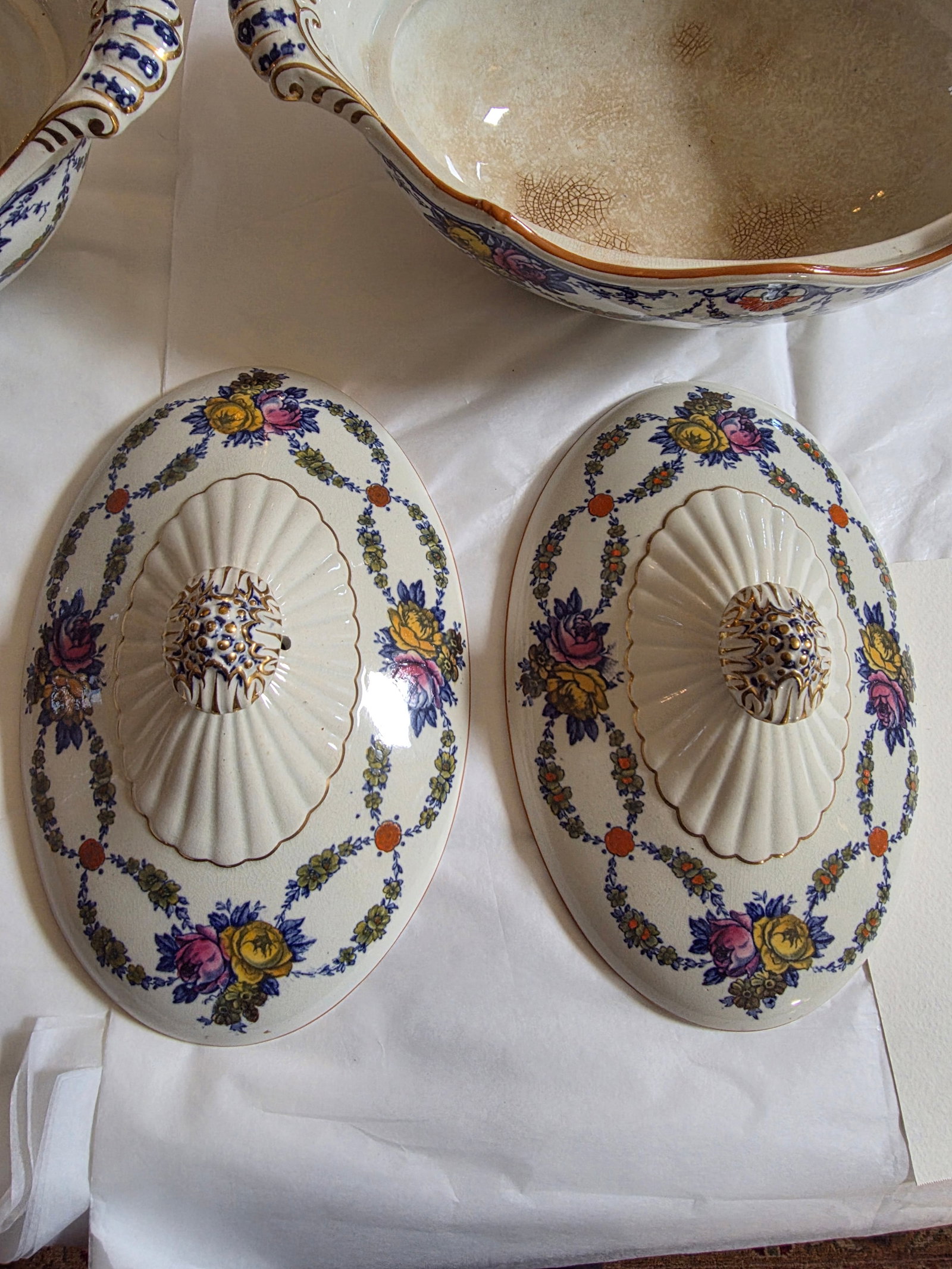Pair of Wedgwood Tureens Grosvenor Pattern - 7