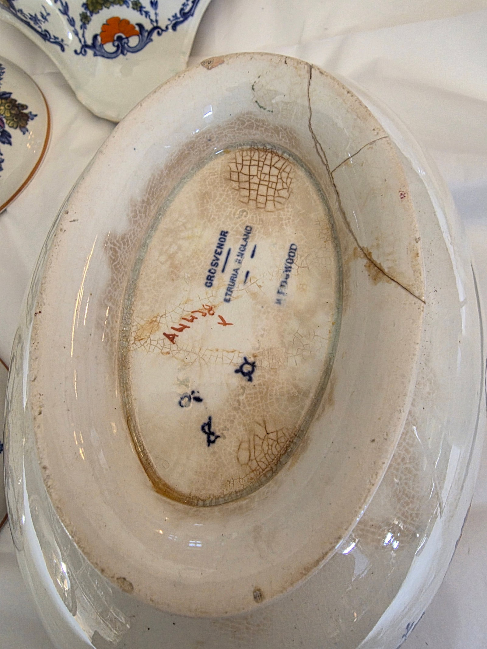 Pair of Wedgwood Tureens Grosvenor Pattern - 8