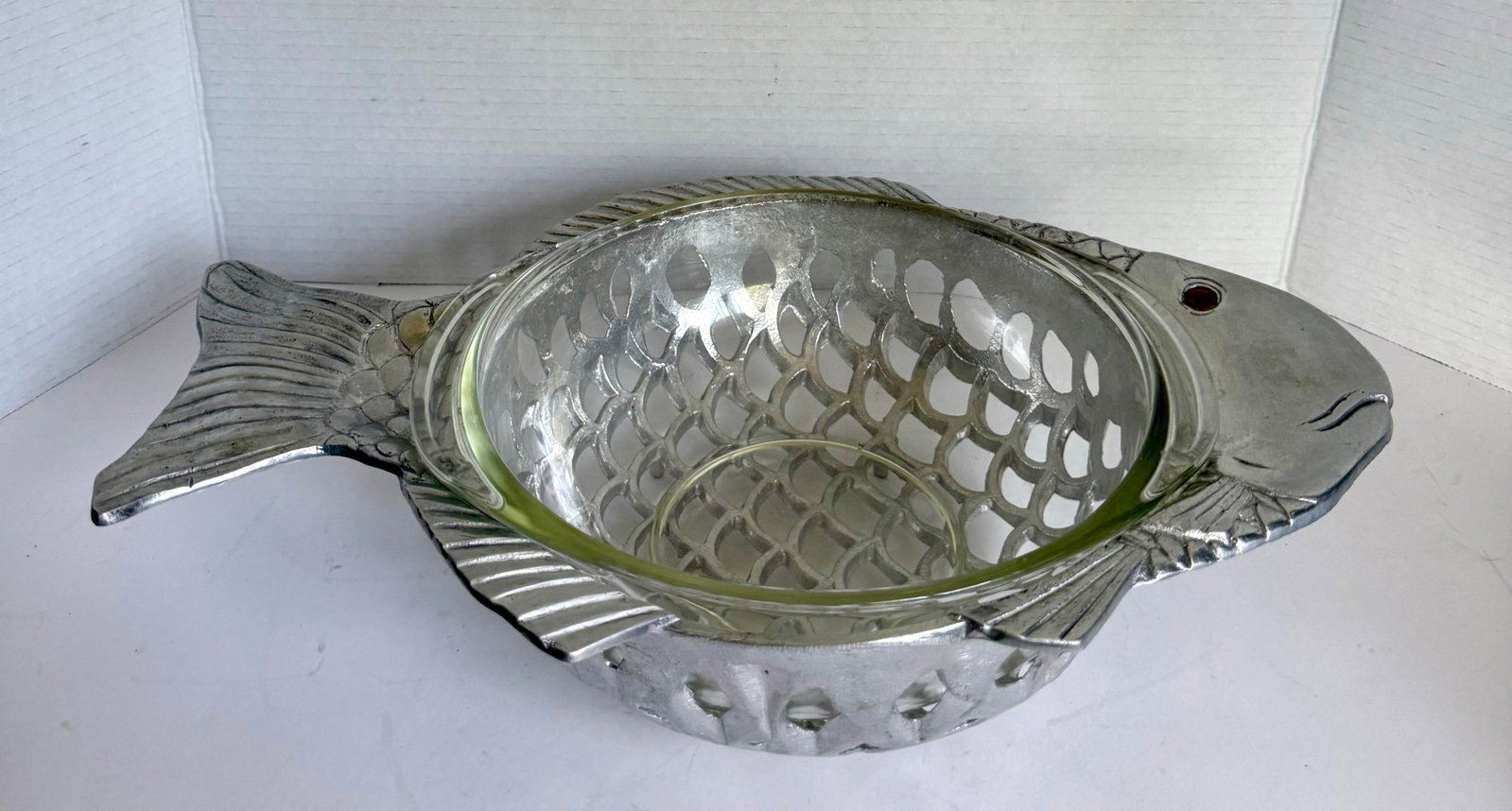 1981 Arthur Court Figurative Fish Serving Bowl With Pyrex Glass Insert - 3