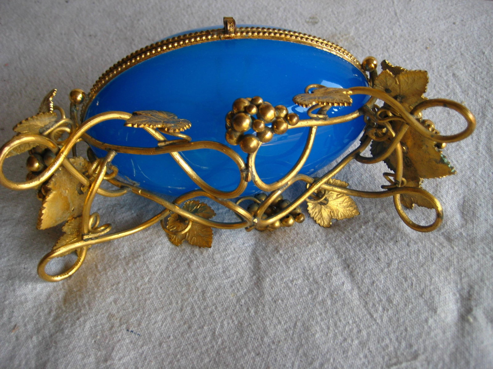French Large Bleu Opaline Egg Box With Perfume Bottles View of Paris 19 Century - 6