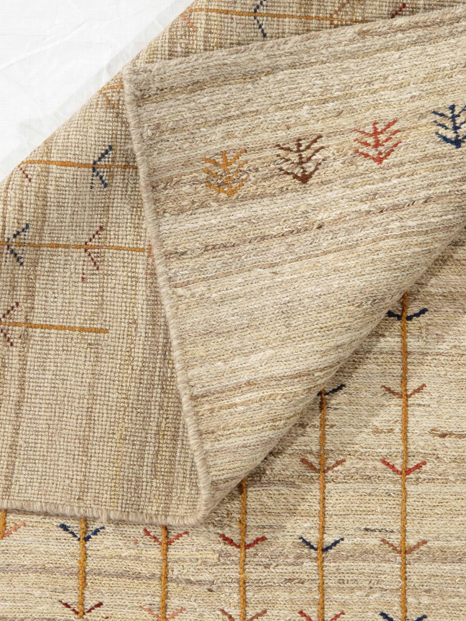Late 20th Century Hand-Knotted Persian Sumak-Style Gabbeh Weave Rug 4'7" X 6'6" - 4