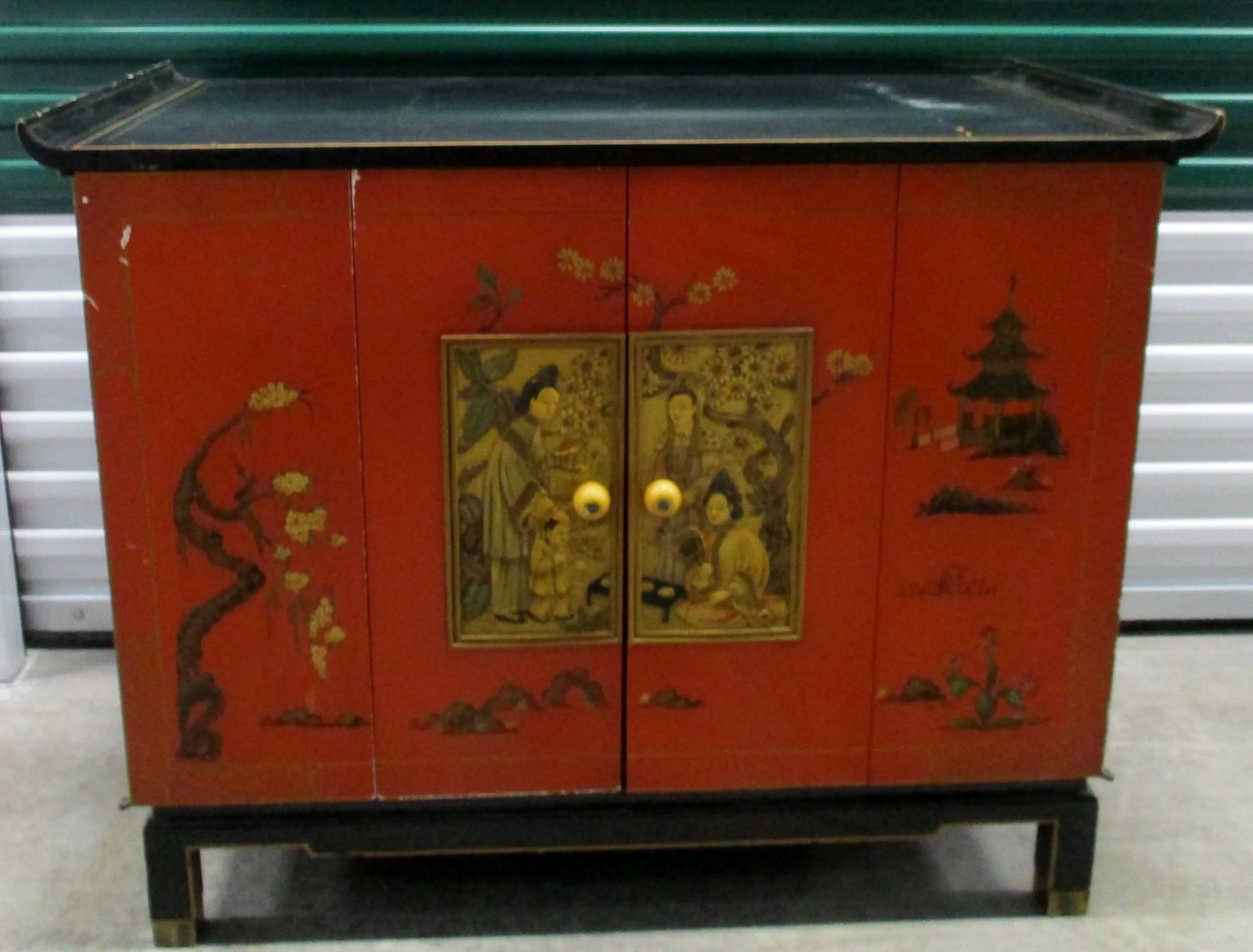 1940s Vintage Asian Black and Red Lacquer Cabinet With Bifold Doors - 13