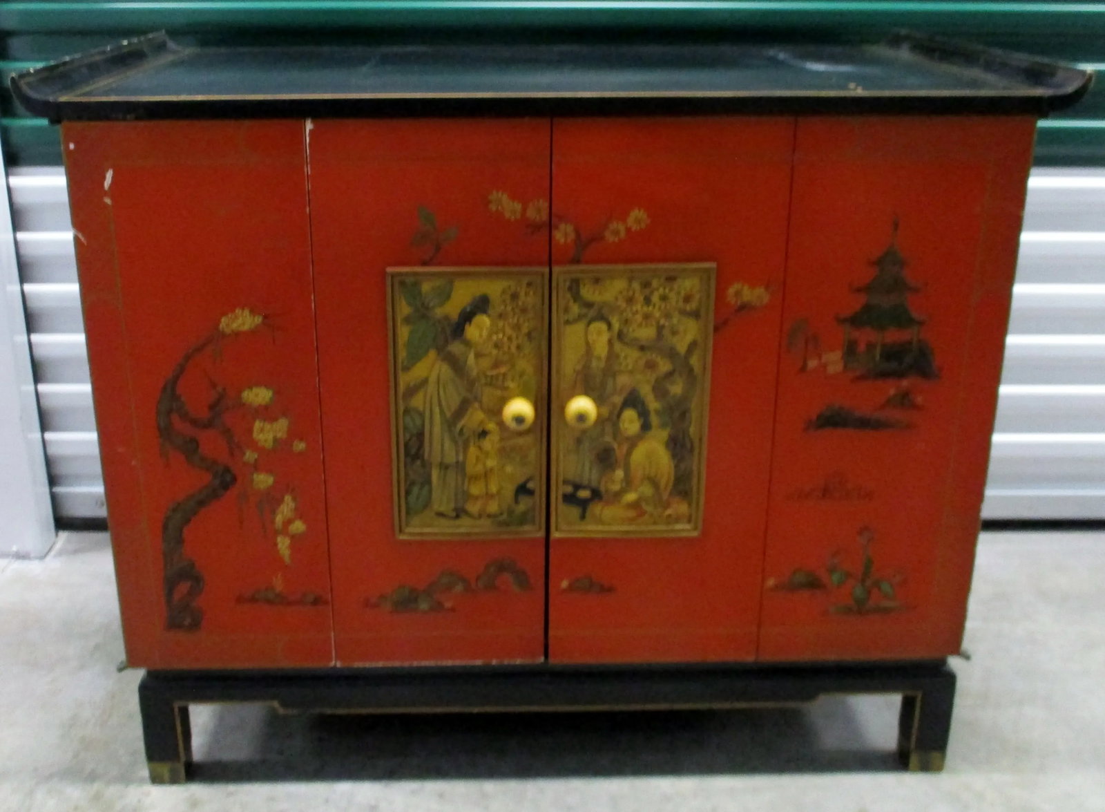 1940s Vintage Asian Black and Red Lacquer Cabinet With Bifold Doors - 2