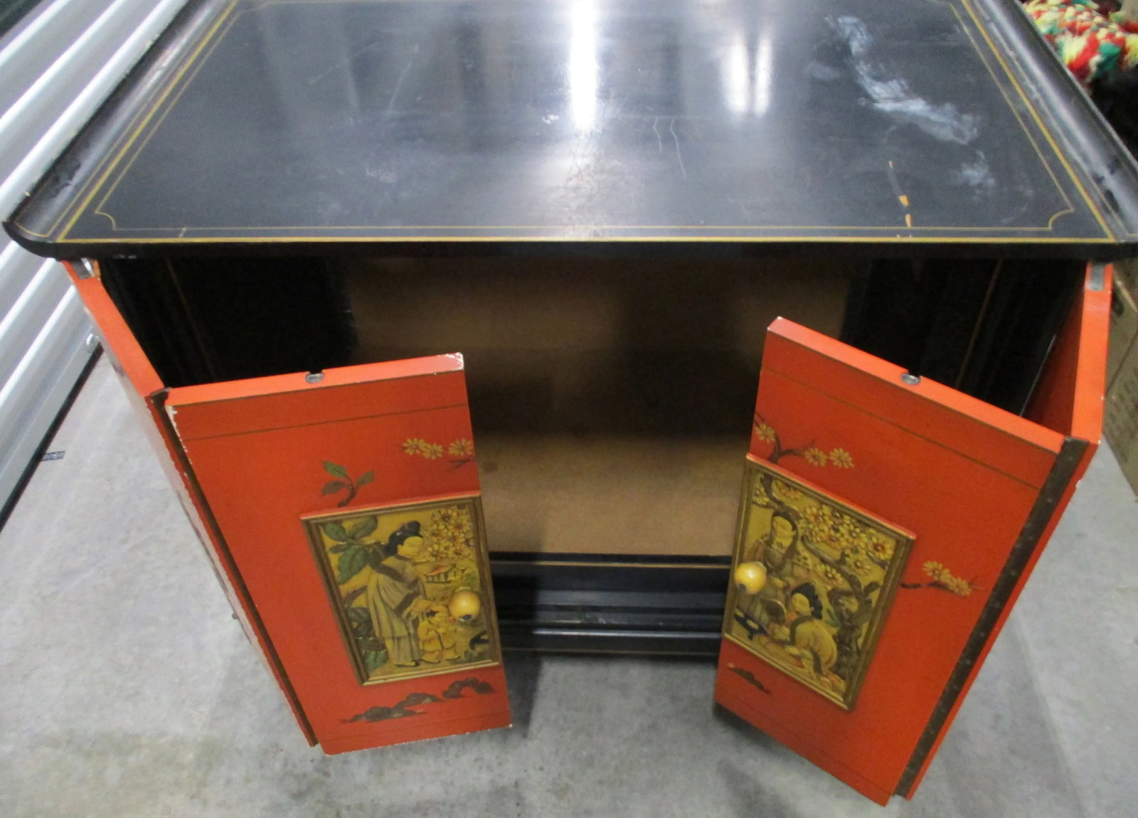 1940s Vintage Asian Black and Red Lacquer Cabinet With Bifold Doors - 3
