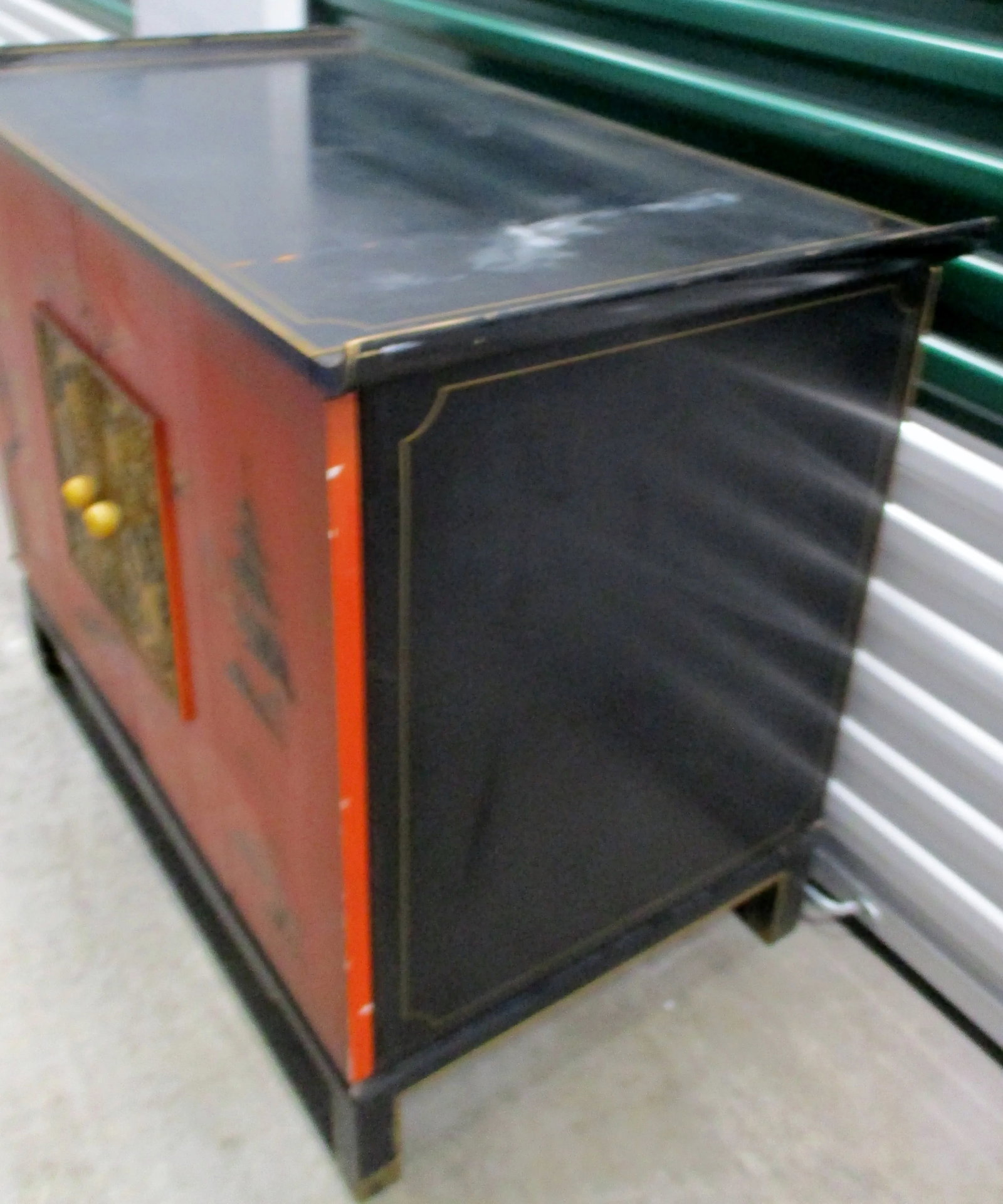 1940s Vintage Asian Black and Red Lacquer Cabinet With Bifold Doors - 6