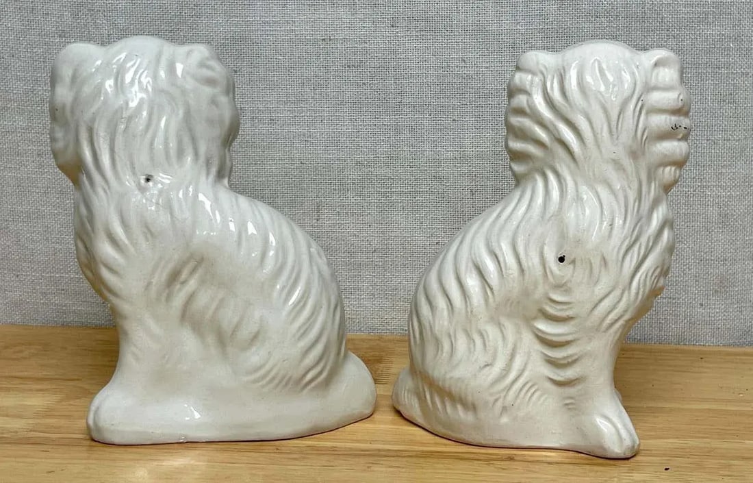 Mid 19th Century Diminutive Antique Staffordshire Black & White Seated Spaniels, C. 1860s - A Pair - 10