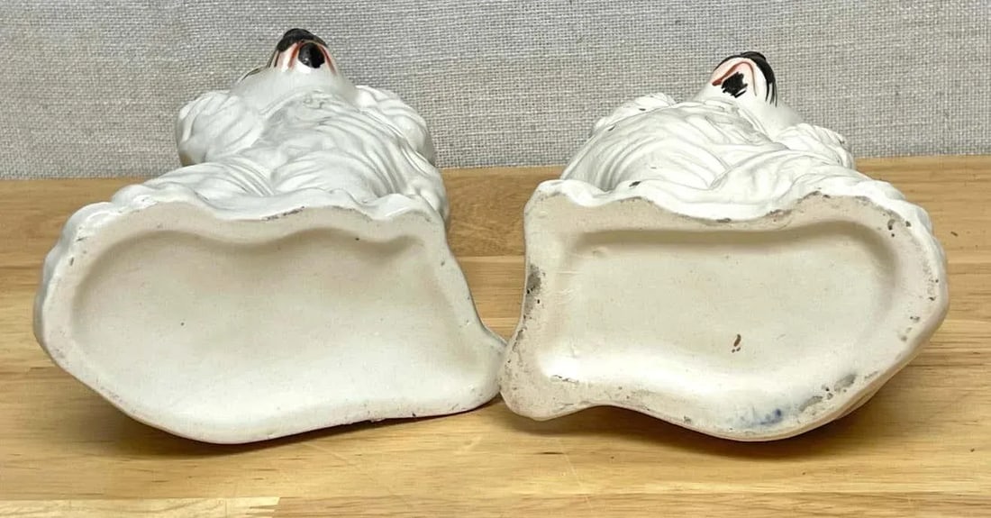 Mid 19th Century Diminutive Antique Staffordshire Black & White Seated Spaniels, C. 1860s - A Pair - 3
